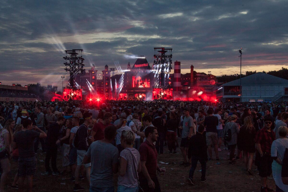 Warsteiner X Parookaville Festival Meets Wedding - Warsteiner ...